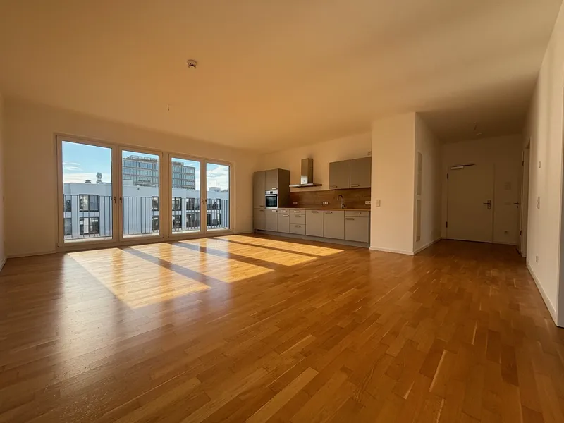 Lichtdurchflutete 3-Zimmerwohnung mit 2 Balkonen und Einbauküche — photo 1